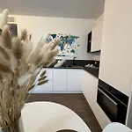 Luxury - Metropolitana M4- San Babila -stadio San Siro - Duomo - Aeroporto Linate - Castello Sforzesco 아파트 밀라노