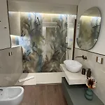 Luxury - Metropolitana M4- San Babila -stadio San Siro - Duomo - Aeroporto Linate - Castello Sforzesco 밀라노