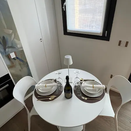 Luxury - Metropolitana M4- San Babila -stadio San Siro - Duomo - Aeroporto Linate - Castello Sforzesco Διαμέρισμα Μιλάνο