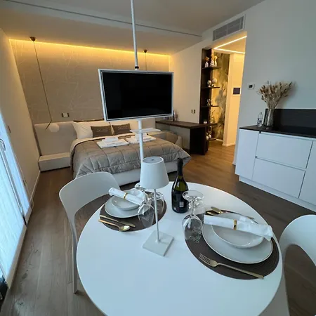 Luxury - Metropolitana M4- San Babila -stadio San Siro - Duomo - Aeroporto Linate - Castello Sforzesco Μιλάνο