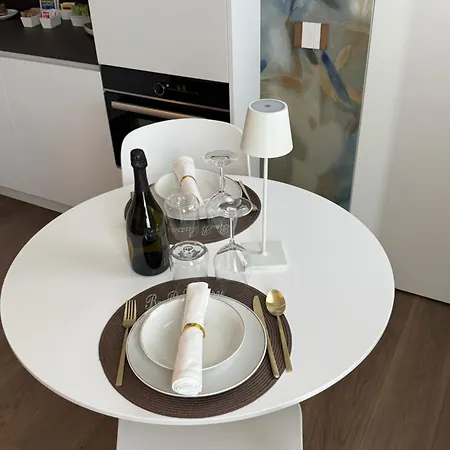 Διαμέρισμα Luxury - Metropolitana M4- San Babila -stadio San Siro - Duomo - Aeroporto Linate - Castello Sforzesco Μιλάνο
