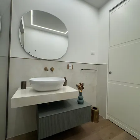 Luxury - Metropolitana M4- San Babila -stadio San Siro - Duomo - Aeroporto Linate - Castello Sforzesco Διαμέρισμα *